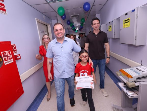 Governador Roberto Cidade acompanha cirurgia telemonitorada e vistoria obras do Hospital …