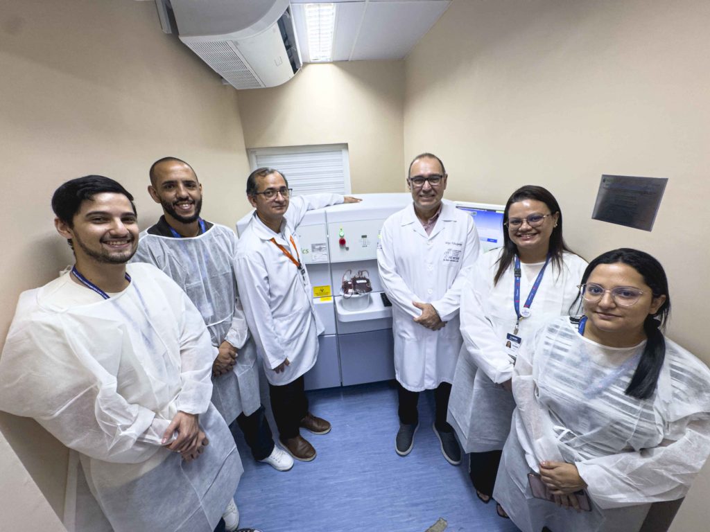 EQUIPE HEMOTERAPIA E FRACIONAMENTO NOVO IRRADIADOR FOTO LEONARDO MOTA 4