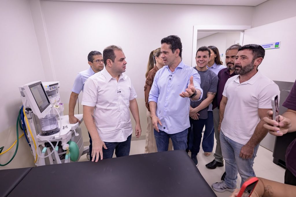 Governador Roberto Cidade e o secretario de Saude Luis Alberto Saraiva Foto Divulgacao