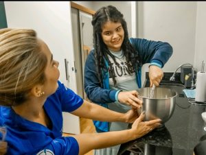 No Juventude TEA, oficinas culinárias ajudam adolescentes a superar a seletividade alimentar