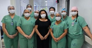 Hospital Delphina Aziz realiza primeiro procedimento endoscópico em paciente com alergia severa ao látex